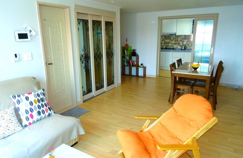 Downtown Apartamento | Hola JEJU! Centro completo, sala privada. Amplia terraza y magníficas vistas.