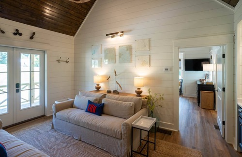 Dillard Cabaña | Hemingway Cottage at Julep Farms