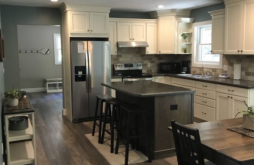Traverse City Casa | Hemlock Cottage on beautiful Pikes Lake
