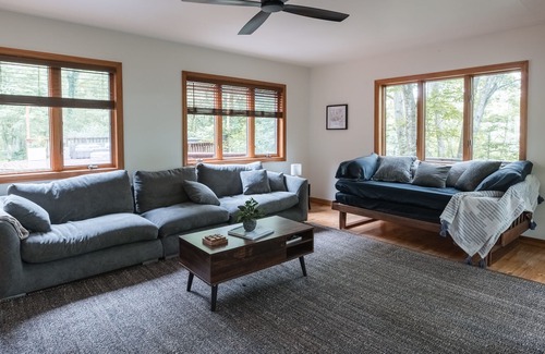 Mill Hall Cabina | Hemlock Haven - Beautiful Mountain Retreat with hot tub!
