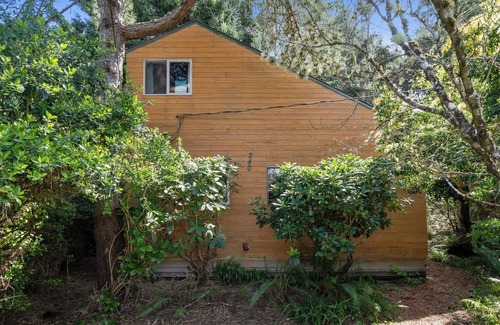 Rockaway Beach Cabina | Hemlock Inn, private cozy space