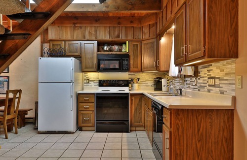 Killington Condominio | Hemlock Ridge 2b: Charming Two Floor Condo In The Heart Of Killington. Perfect! 3 Bedroom Condo