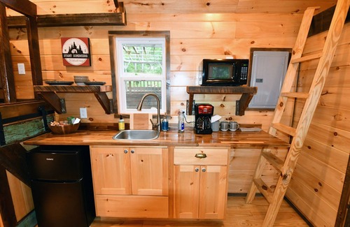 Clarkesville Cabina | Hemlock Tiny Home at Bleu Canoe Campground