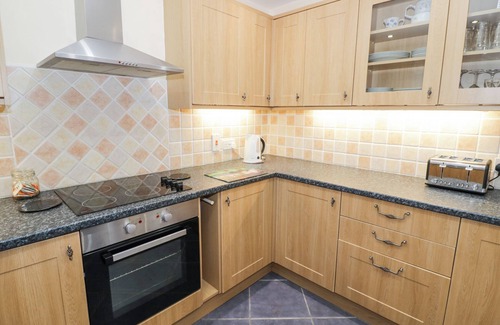 Stourport-on-Severn Cabaña | HEN AND CHICKENS, family friendly in Stourport-On-Severn