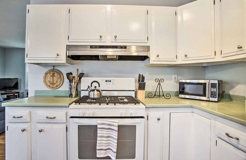 Pocasset Cabaña | Hen Cove Home w/ Wood Deck - Walk to Beaches!