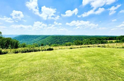 Elkins Casa | Henbest Hideaway Cabin Boston mountains -Millcreek