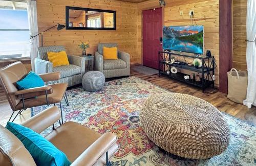 Elkins Casa | Henbest Hideaway Cabin Boston mountains -Millcreek