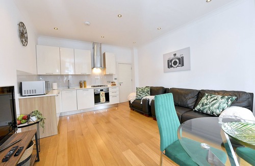 Finchley Church End Apartamento | Hendon Escape- 2 bedroom, 3 Beds with en-suite Bath. Near Wembley Stadium