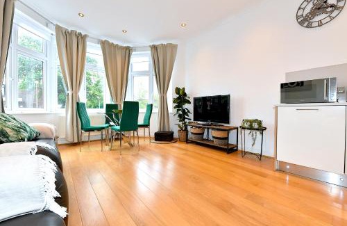Finchley Church End Apartamento | Hendon Escape Luxury Apartment with En-suite Bath