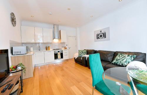 Finchley Church End Apartamento | Hendon Escape Luxury Apartment with En-suite Bath