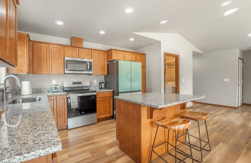Monitor Casa | Hendrix Hideaway on Rock Island Golf Course!