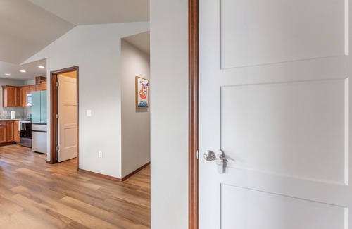 Monitor Casa | Hendrix Hideaway on Rock Island Golf Course!