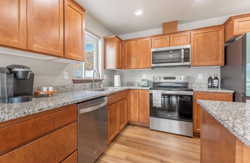 Monitor Casa | Hendrix Hideaway on Rock Island Golf Course!