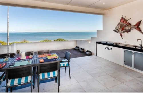 Henley Beach South Casa | HENLEY ON THE BEACH is prime luxury beachfront