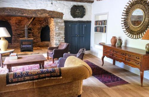 Felindre Farchog Casa | Henllys