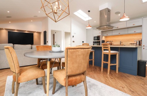 Knott End-on-Sea Cabaña | HENRY HAVEN, family friendly, character holiday cottage in Garstang