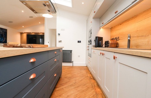 Knott End-on-Sea Cabaña | HENRY HAVEN, family friendly, character holiday cottage in Garstang