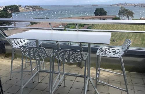 Dinard Apartamento | HEOL - appartement 2 chambres - vue mer et parking