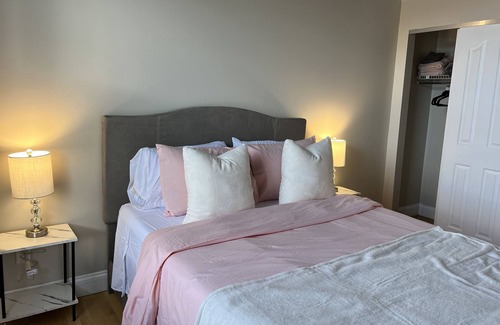Ferguson Apartamento | “Her Oasis”- Full loft, great location for girls trip downtown Ferguson