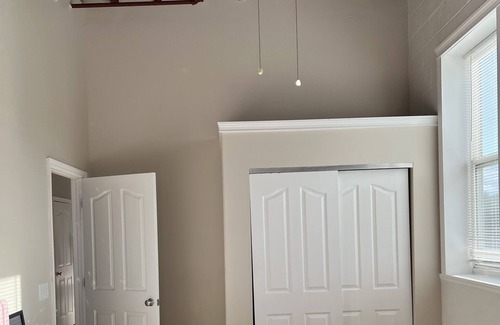 Ferguson Apartamento | “Her Oasis”- Full loft, great location for girls trip downtown Ferguson