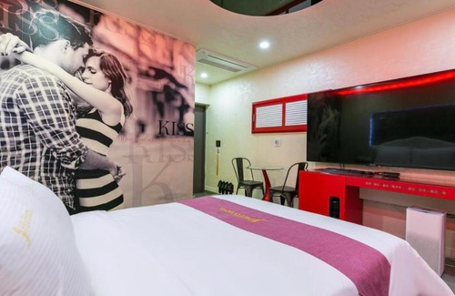 Downtown Hotel | Hera drive in hotel