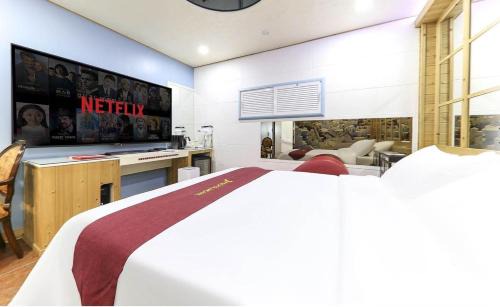 Downtown Hotel | Hera drive in hotel