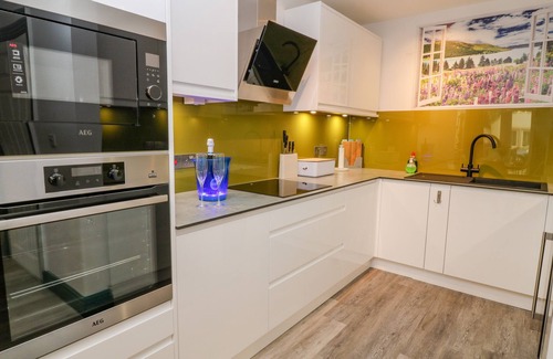 Wing Cabaña | HERDWICK COTTAGE, family friendly, with a garden in Brampton, Cumbria