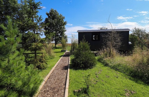 Retford Cabaña | HERDWICK LUXURY GLAMPING, romantic, with hot tub in Nottingham