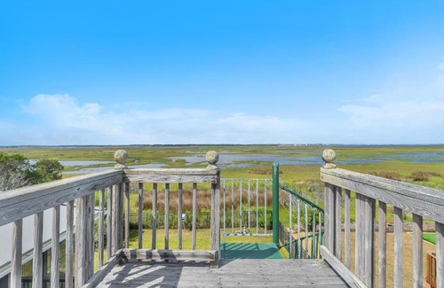 Caswell Beach Casa | Here and Now by Oak Island Accommodations