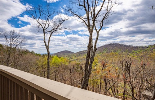 Big Canoe Casa | Here For The Views - Beautiful & Historic Cabin in Big Canoe