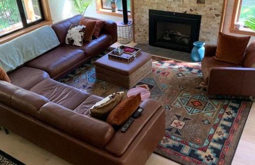 Salt Spring Island Casa | Heritage Farmhouse - Newly Renovated