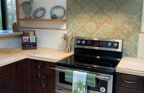 Salt Spring Island Casa | Heritage Farmhouse - Newly Renovated