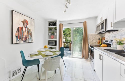 Mount Pleasant Casa | Classic House in Heart of City + 2 Parking Spots