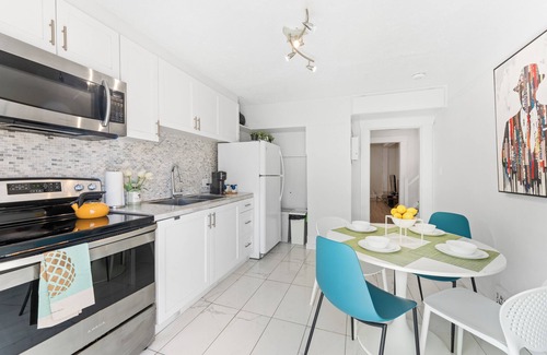 Mount Pleasant Casa | Classic House in Heart of City + 2 Parking Spots