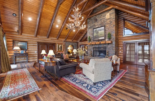 Versailles Cabina | Heritage Lodge - New!
