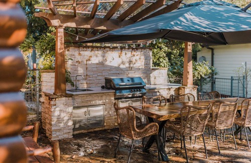 Medlow Bath Cabina | Luxury Log Cabin and Garden with Outdoor Hot Tub