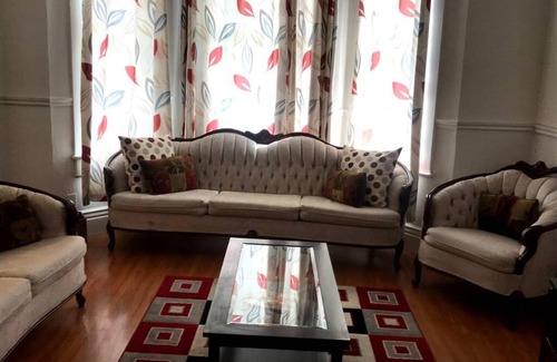 New Westminster Casa | Heritage look 3 BR w/2 BA house w/Backyard & Deck