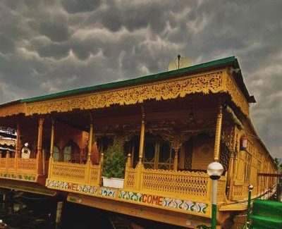 Dal Lake Hotel | heritage new moon premium houseboat