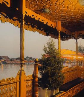 Dal Lake Hotel | heritage new moon premium houseboat