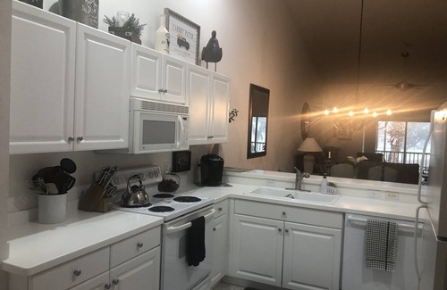Sarasota Condominio | Heritage Oaks 2 Bedroom with Golf Course and Water Views