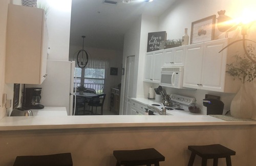 Sarasota Condominio | Heritage Oaks 2 Bedroom with Golf Course and Water Views