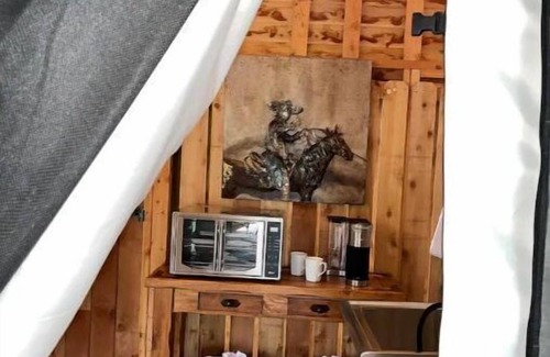 Bozeman Cabina | Heritage Ranch 'Captain' Glamping Tent (3)