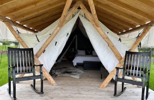 Bozeman Cabina | Heritage Ranch 'Captain' Glamping Tent (3)