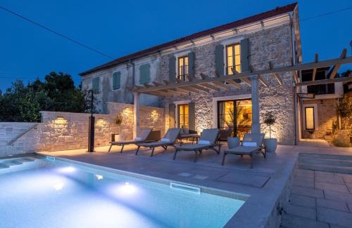 Kraj Villa | Heritage Villa Francheza