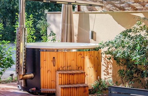 Nyons Apartamento | Hermès - Air-conditioned suite with Scandinavian Jacuzzi