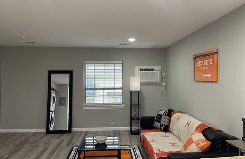 West Arlington Apartamento | Hermès Luxe Escape:Chic &Stylish in Arlington