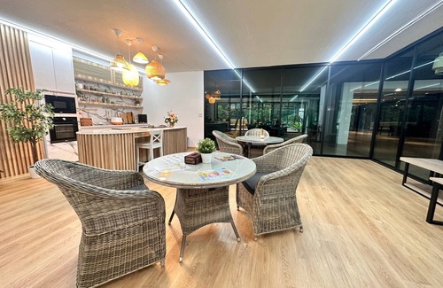 Bang Chalong Hotel | Herma Hotel