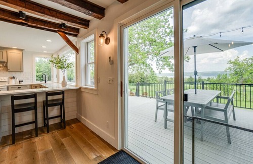 Valois Casa | Hermann Wiemer Guest House w/ Lakeview & Fire pit