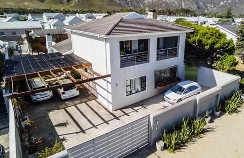 Hermanus Casa | Hermanus Cliff Path Lodge - No Load-shedding