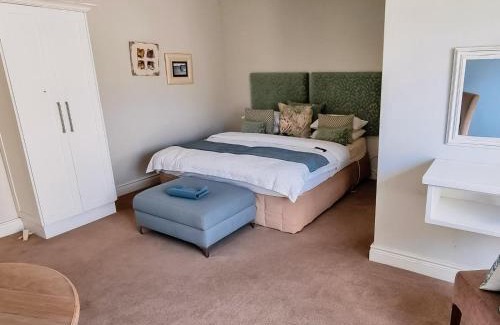 Hermanus Casa | Hermanus Cliff Path Lodge - No Load-shedding